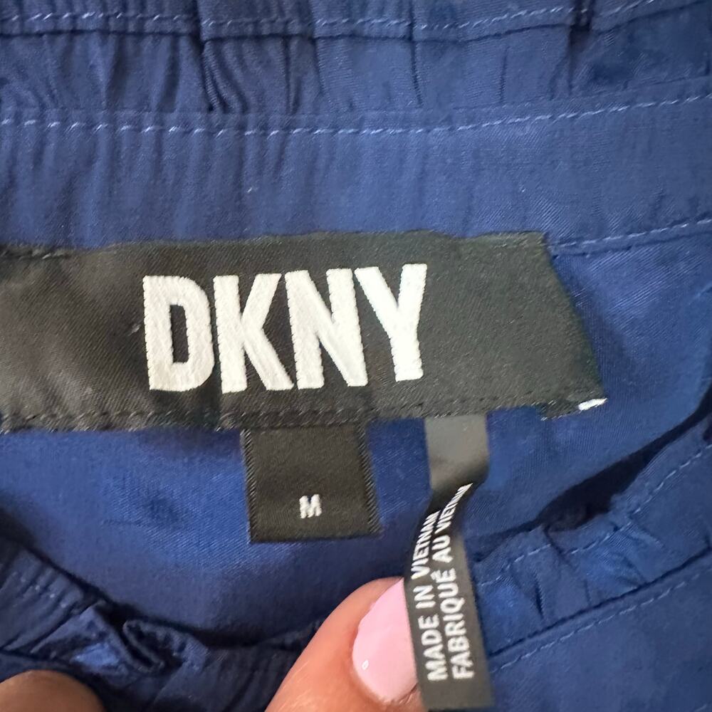 DKNY Women's Sleeveless 1/2 Placket Ruffle Trim Blouse Size M In Navy - Picture 3 of 7